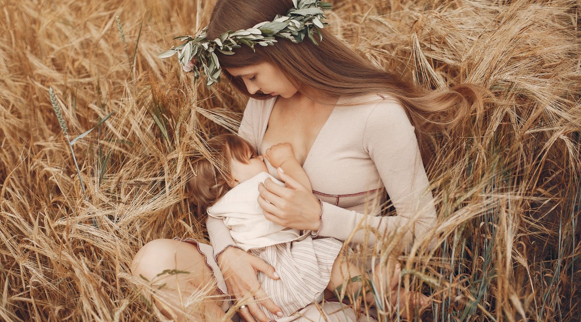 Elegant mother with cute little daughter in a field